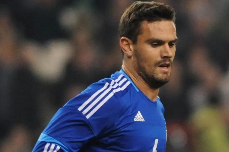 Tziolis có hơn 70 lần thi đấu cho đội tuyển quốc gia Hy Lạp, góp mặt ở Euro và World Cup