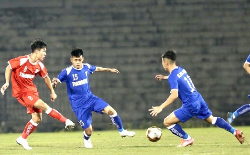 Đặng Tuấn Phong được kỳ vọng sẽ trở thành trụ cột hàng thủ trong tương lai